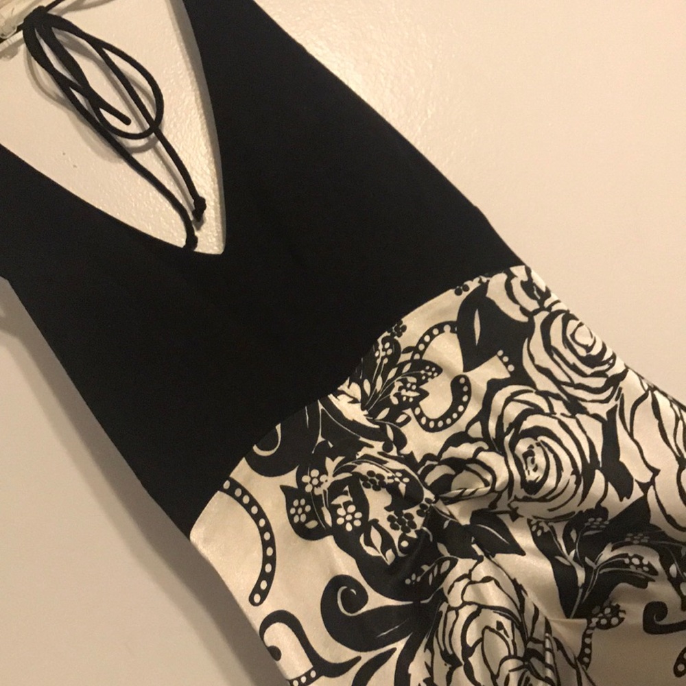 Halter black top flower print cream/white trumpet